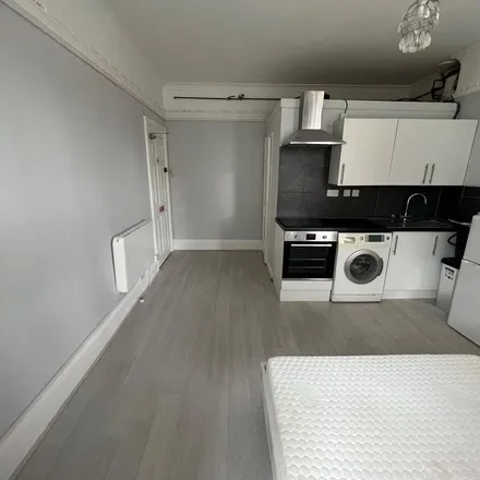 Image 5 - Alexandra Road, Farnborough, GU14 6RU, United Kingdom - Apartment for rent