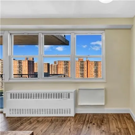 Image 8 - The Brittany, 875 Morrison Avenue, New York, NY 10473, USA - Apartment for sale