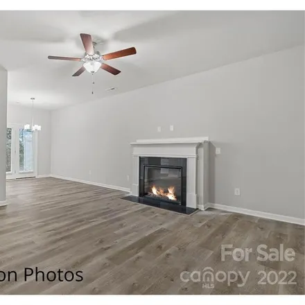 Image 4 - 7525 Hammond Drive, Holiday Park, Mecklenburg County, NC 28215, USA - Townhouse for sale