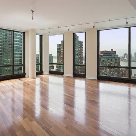 Rent this 3 bed apartment on 101 Warren Street in New York, NY 10007