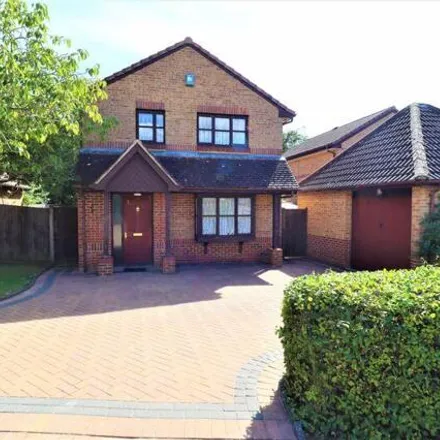 Buy this 4 bed house on Wetherby Gardens in Bletchley, MK3 5NP