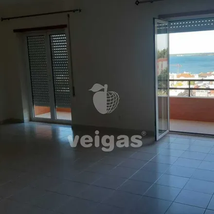 Rent this 3 bed apartment on STB-00011 in Avenida Doutor António Rodrigues Manito, 2900-428 Setúbal