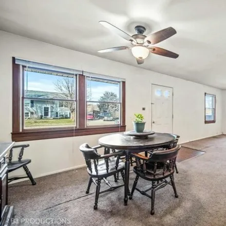 Image 8 - 119 Ambassador Avenue, Romeoville, IL 60446, USA - House for sale