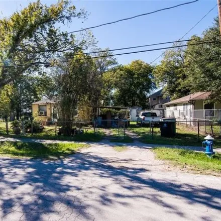 Buy this 2 bed house on 601 Julia Street in Houston, TX 77022