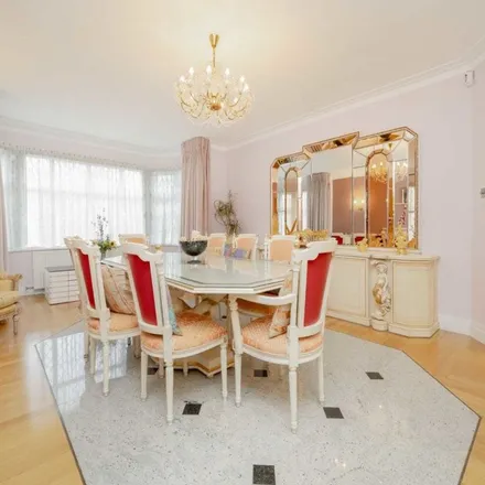 Image 7 - 22 Manor House Drive, Brondesbury Park, London, NW6 7DD, United Kingdom - Apartment for rent