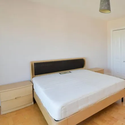 Rent this 3 bed room on Tollington Way in London, N7 6FP