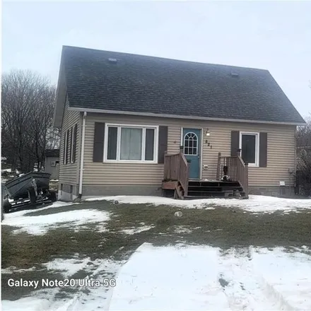 Buy this 4 bed house on 1st Avenue Northwest in Dodge Center, Dodge County