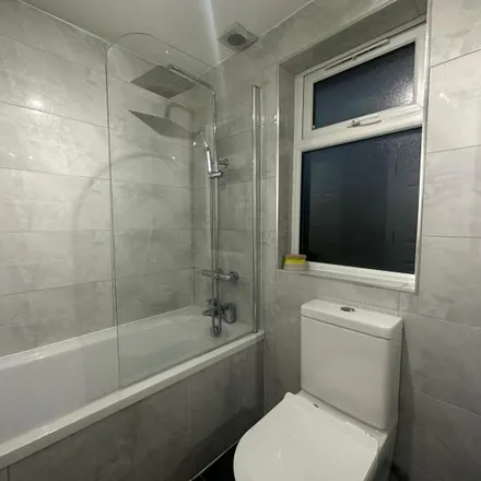 Image 2 - The Roundway, London, N17 7EQ, United Kingdom - Apartment for rent