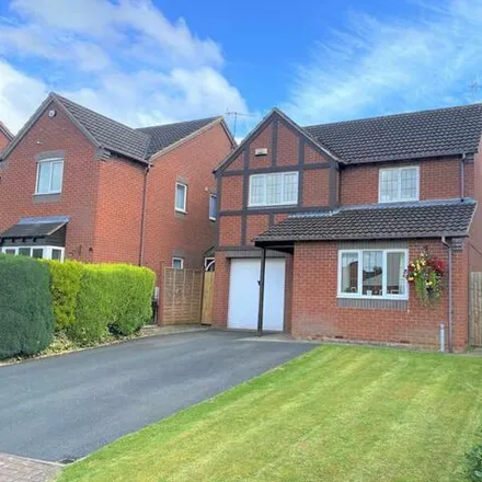 Buy this 4 bed house on Lismore Green in Worcester, WR5 3UE