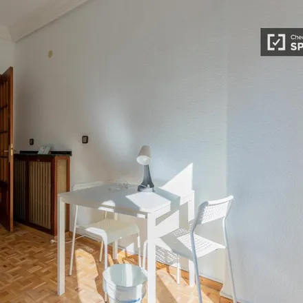 Rent this 6 bed room on 058 Plaça d'Espanya in Plaça d'Espanya, 46007 Valencia
