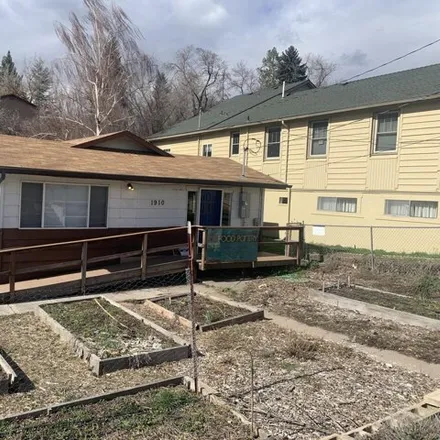 Buy this 1 bed house on 1938 Oregon Avenue in Klamath Falls, OR 97601