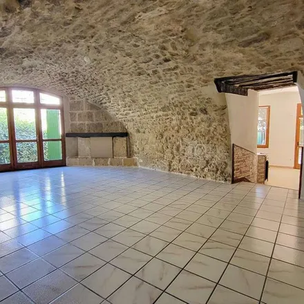 Rent this 3 bed apartment on Marché Bio Provençal in Avenue Pasteur, 13300 Salon de Provence