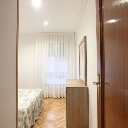 Image 6 - Calle de Pepe Isbert, 8, 28017 Madrid, Spain - Apartment for rent