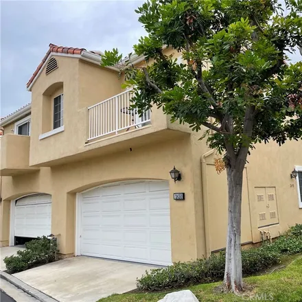 Rent this 3 bed condo on 2450 Paseo Circulo in Tustin, CA 92782