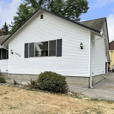 Buy this 3 bed house on 1020 Southeast 9th Street in Gresham, OR 97080