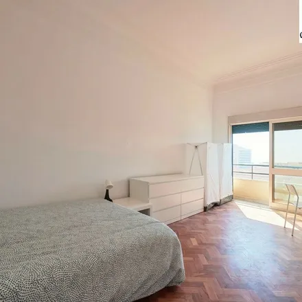 Rent this 16 bed apartment on Peróla do Parque in Rua Sampaio e Pina 13, 1070-241 Lisbon
