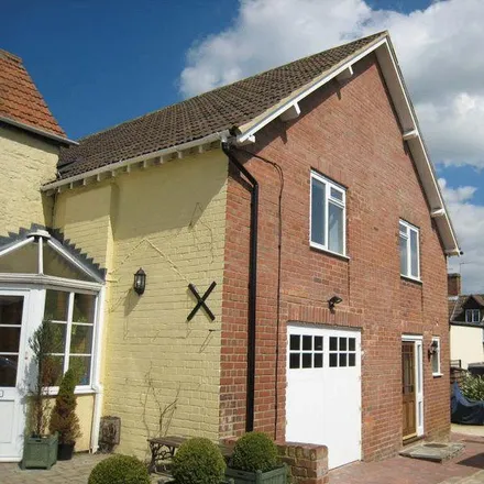 Rent this 4 bed duplex on E. Wooten & Son Funeral Directors in North Street, Calne