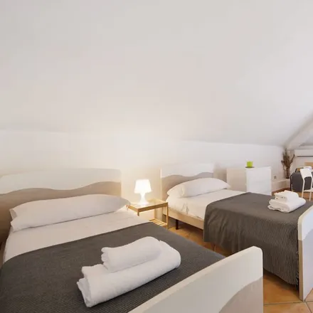 Rent this studio apartment on Peschiera del Garda in Viale Stazione, 37019 Peschiera del Garda VR