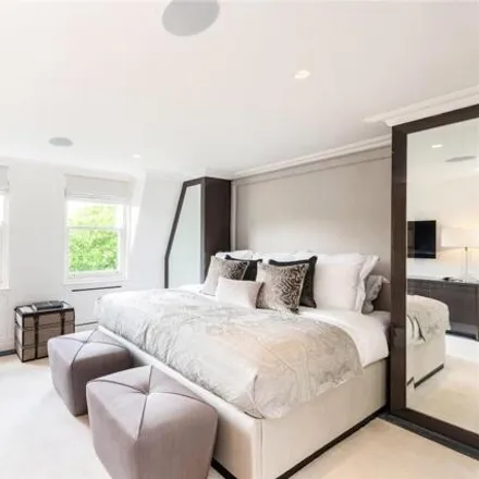 Image 7 - 35 Eaton Square, London, SW1W 9DH, United Kingdom - House for sale