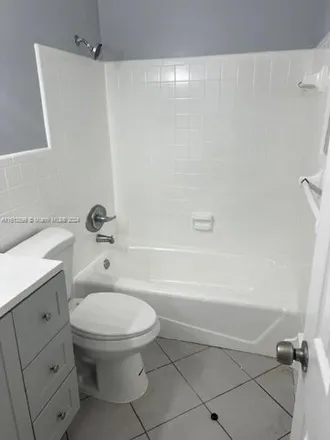 Image 6 - 626 SW 14th Ave Apt 214, Fort Lauderdale, Florida, 33312 - Apartment for rent