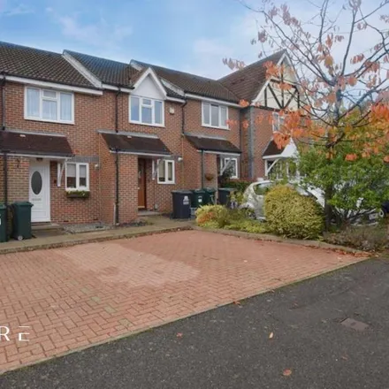 Rent this 2 bed townhouse on Hawthorn Close in Abbots Langley, WD5 0SR