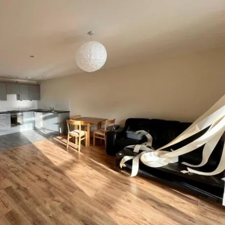 Image 3 - Anchor Point, Bramall Lane, Sheffield, S2 4RJ, United Kingdom - Apartment for sale