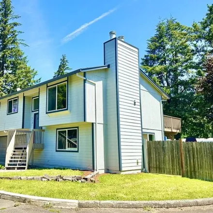 Image 2 - 13926 SE Bush St, Portland, Oregon, 97236 - House for sale