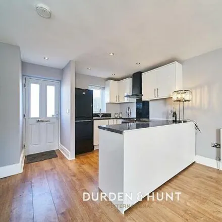 Image 4 - Coopers Close, Chigwell Row, IG7 6EX, United Kingdom - House for rent