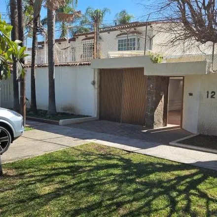 Rent this 4 bed house on Louie Burger Chapalita in Avenida Guadalupe, Chapalita Oriente