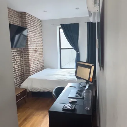 Image 2 - 264 Malcolm X Boulevard, New York, NY 11233, USA - Room for rent