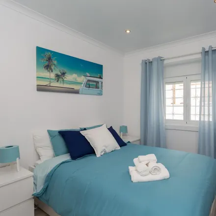 Image 1 - Kuta Beach House, Rua Bulhão Pato, 2825-394 Costa da Caparica, Portugal - Room for rent