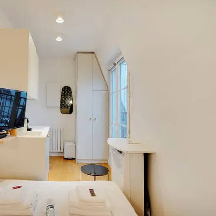 Image 4 - 6 Rue Marietta Alboni, 75016 Paris, France - Apartment for rent