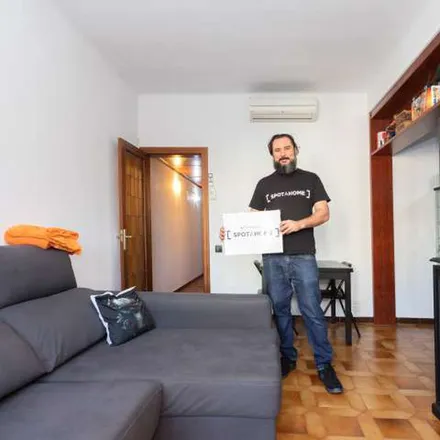 Image 2 - Carrer de Còrsega, 498, 08037 Barcelona, Spain - Apartment for rent