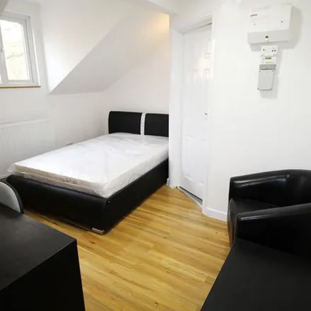 Rent this 1 bed apartment on Regent Park Terrace in Leeds, LS6 2AX