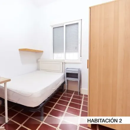 Image 2 - Avenida de la Reina Mercedes, 57, 41012 Seville, Spain - Room for rent