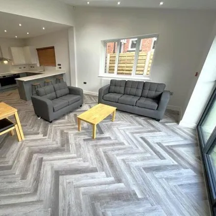Rent this 5 bed townhouse on 11 in 13 Derwentwater Terrace, Leeds