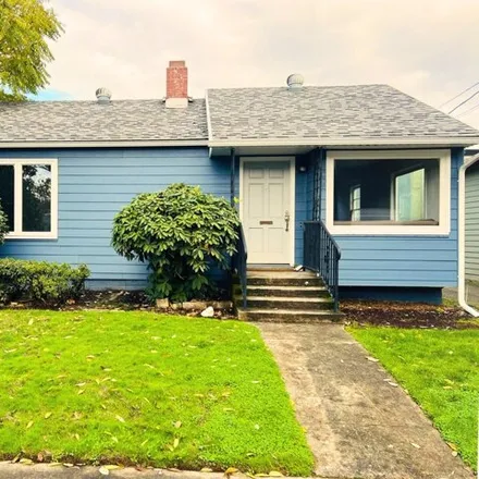 Buy this 4 bed house on 1915 Southeast Pershing Street in Portland, OR 97202