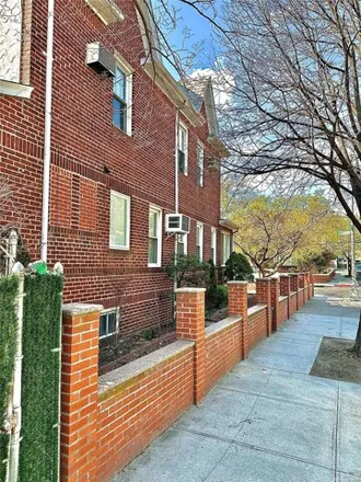 Image 4 - 85-62 67th Drive, New York, NY 11374, USA - House for sale