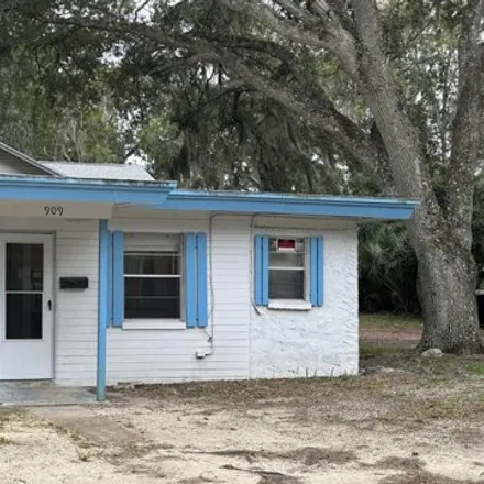 Rent this 1 bed house on 911 Winchester Street in Daytona Beach, FL 32114