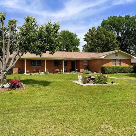 Buy this 4 bed house on 1322 Groveland Avenue in Longview, TX 75601