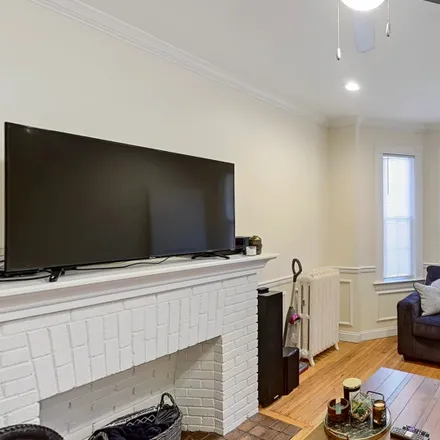Rent this 1 bed apartment on #4 in 15 Glenville Avenue, Allston