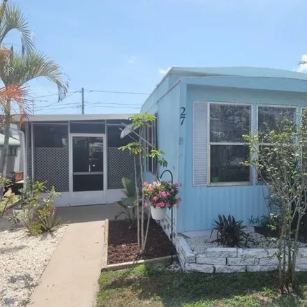 Buy this studio apartment on 2401 50th Avenue North in Saint Petersburg, FL 33714