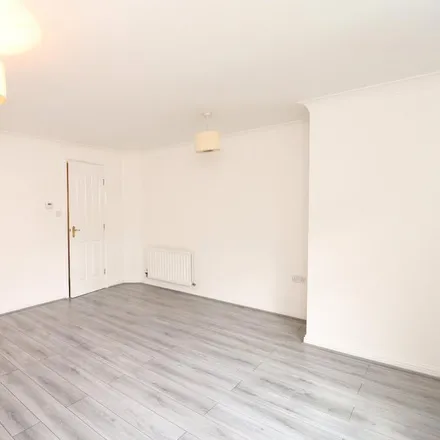Image 3 - Aire Valley Towpath, Farsley, LS13 1NF, United Kingdom - Apartment for rent