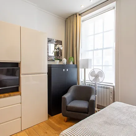 Rent this 1 bed apartment on 39 York Street in London, W1U 6JP