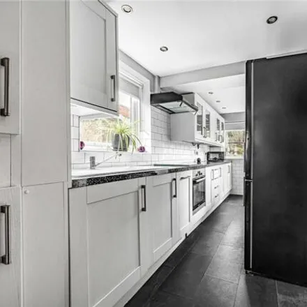 Image 4 - 85 The Vale, Oakwood, London, N14 6AS, United Kingdom - Duplex for sale