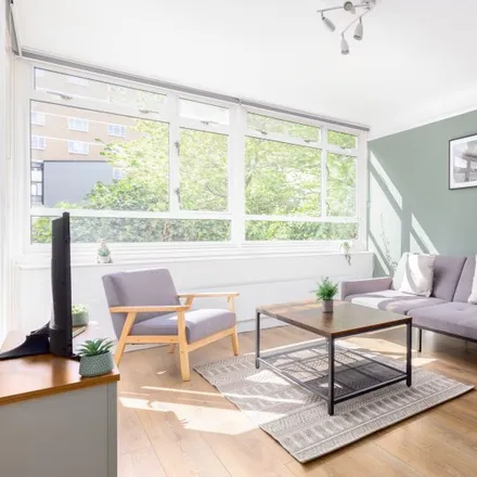 Rent this studio apartment on 45 St George's Drive in London, SW1V 4BN