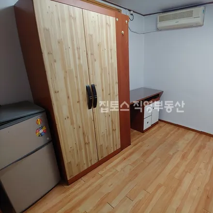 Rent this studio apartment on 서울특별시 관악구 신림동 1564-30