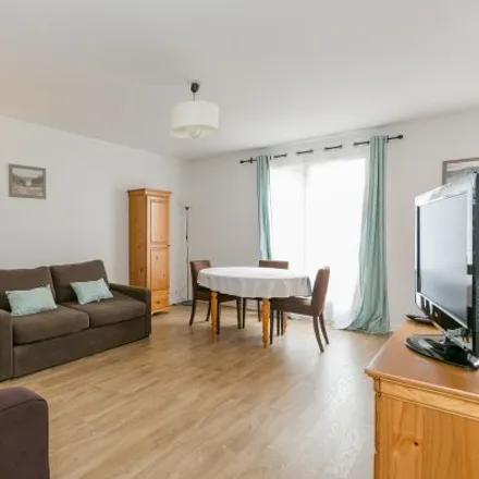 Rent this studio apartment on 11 Rue des Cités in 92500 Rueil-Malmaison, France