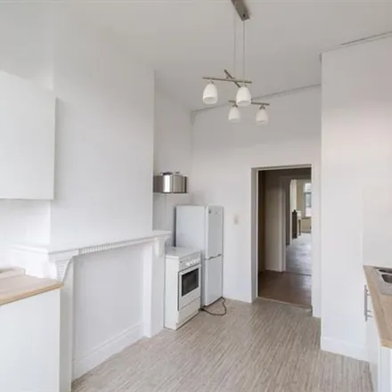 Rent this 1 bed apartment on Avenue du Prince Héritier - Erfprinslaan 142 in 1200 Woluwe-Saint-Lambert - Sint-Lambrechts-Woluwe, Belgium