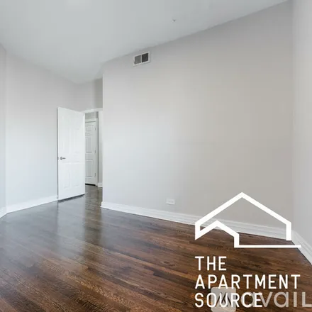 Image 5 - 920 W Belle Plaine Ave, Unit 3 - Apartment for rent